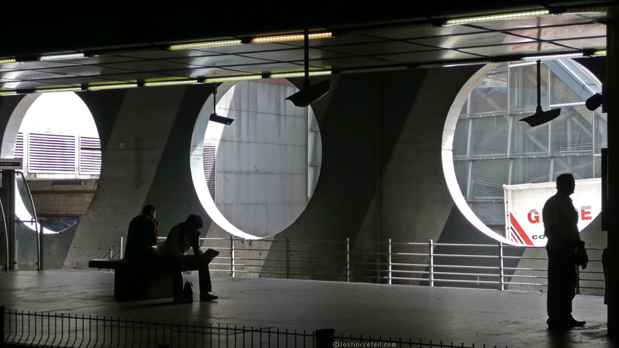 La Défense: the train station
