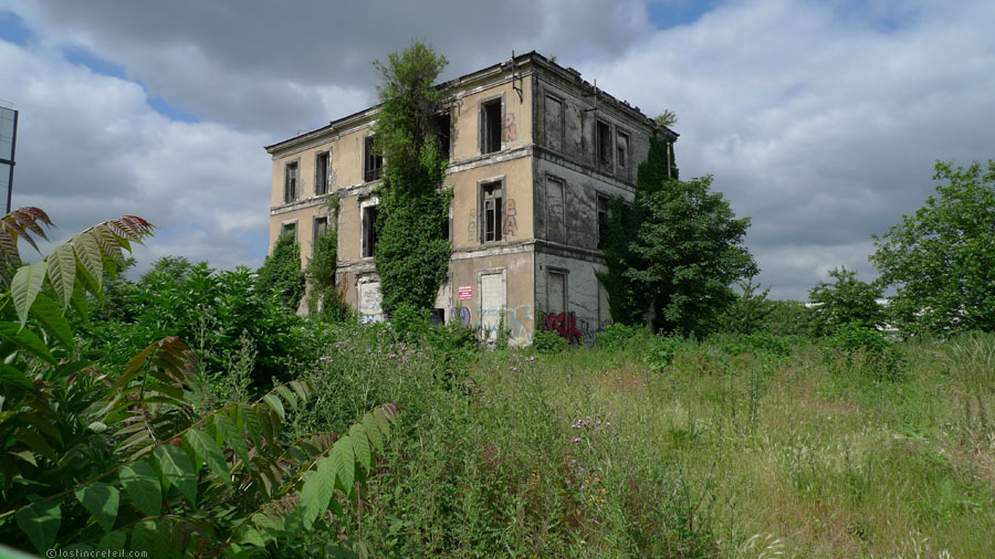 Villa Coignet, Saint-Denis (1852-53). The first reinforced concrete building ever.