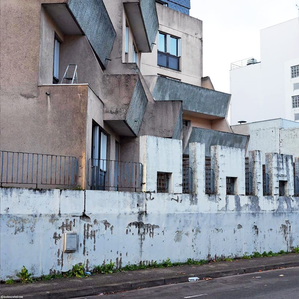Salmon-colored brutalism, Bourges, France