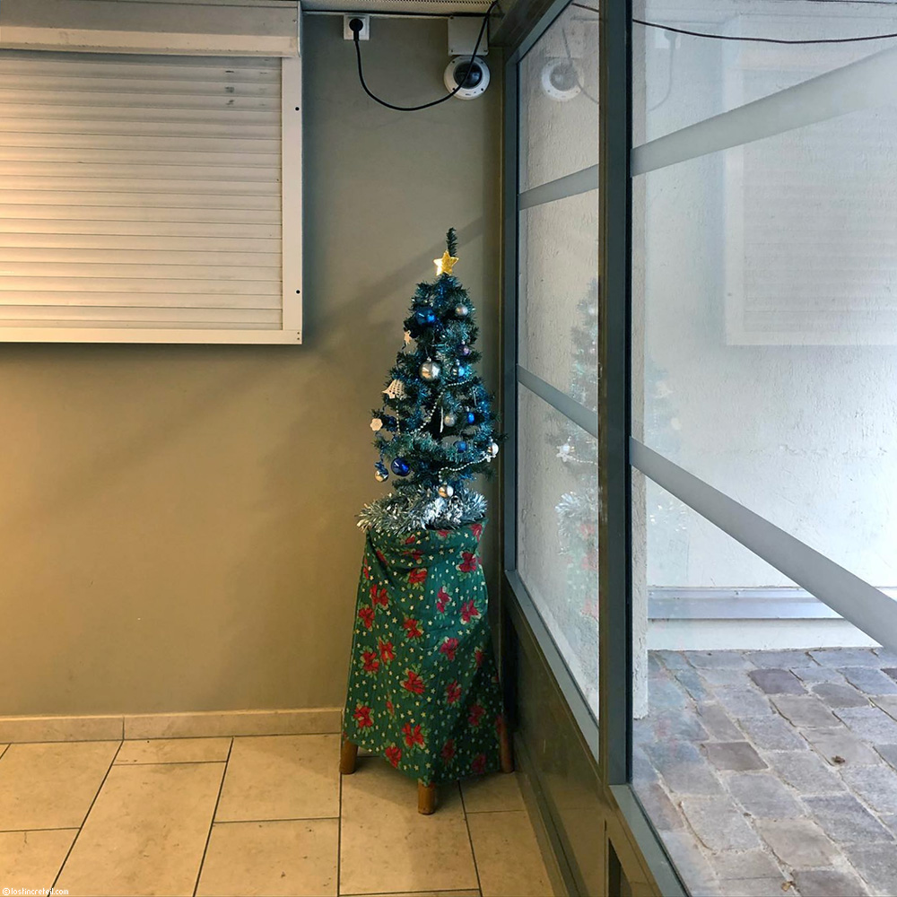 Christmas decorations in a public housing building, Paris 13
