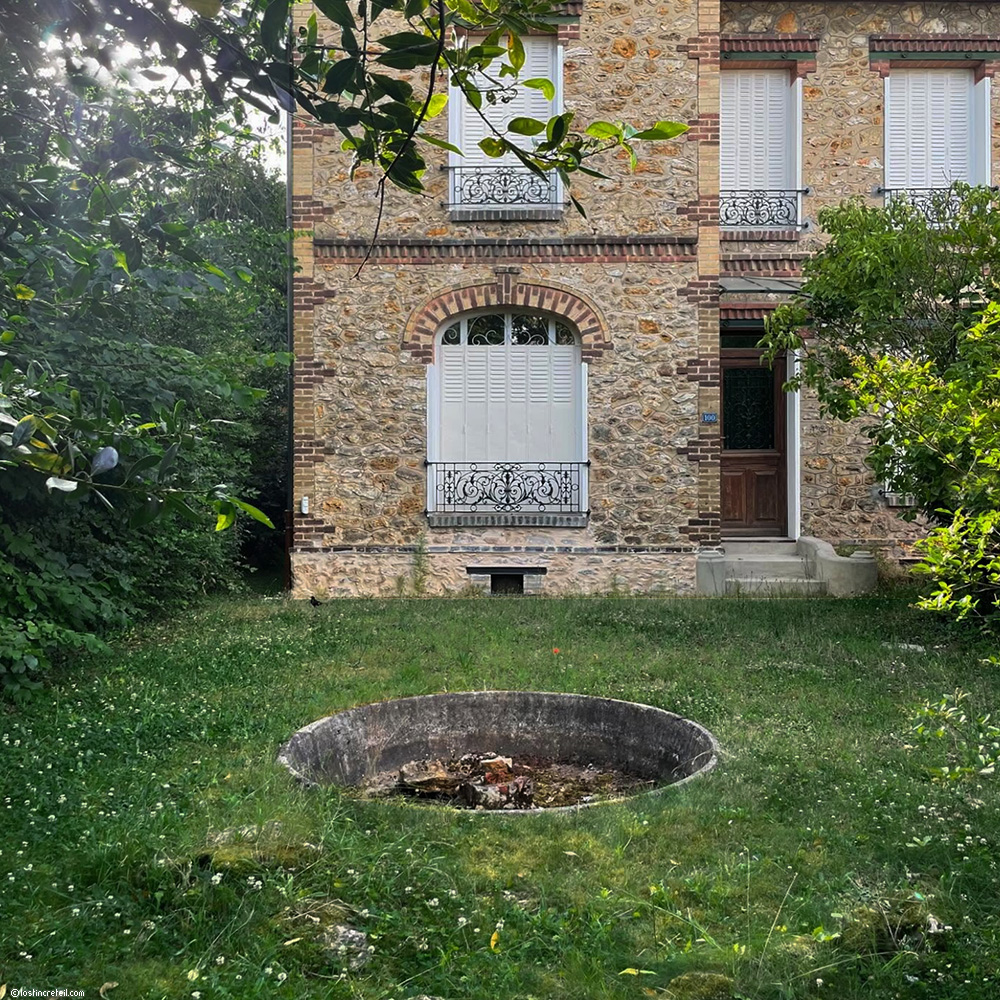 Hole, private garden, Saint-Prix, France
